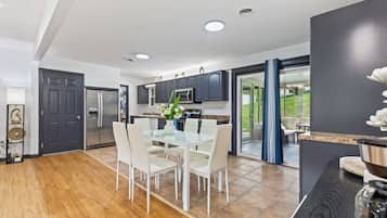 Casa Signature, 3 habitaciones, bañera de hidromasaje, vistas a la montaña | Servicio de comidas en la habitación