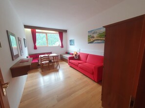 Living area - Apartment Near Hiking and Skiing in Nockberge (Patergassen)
