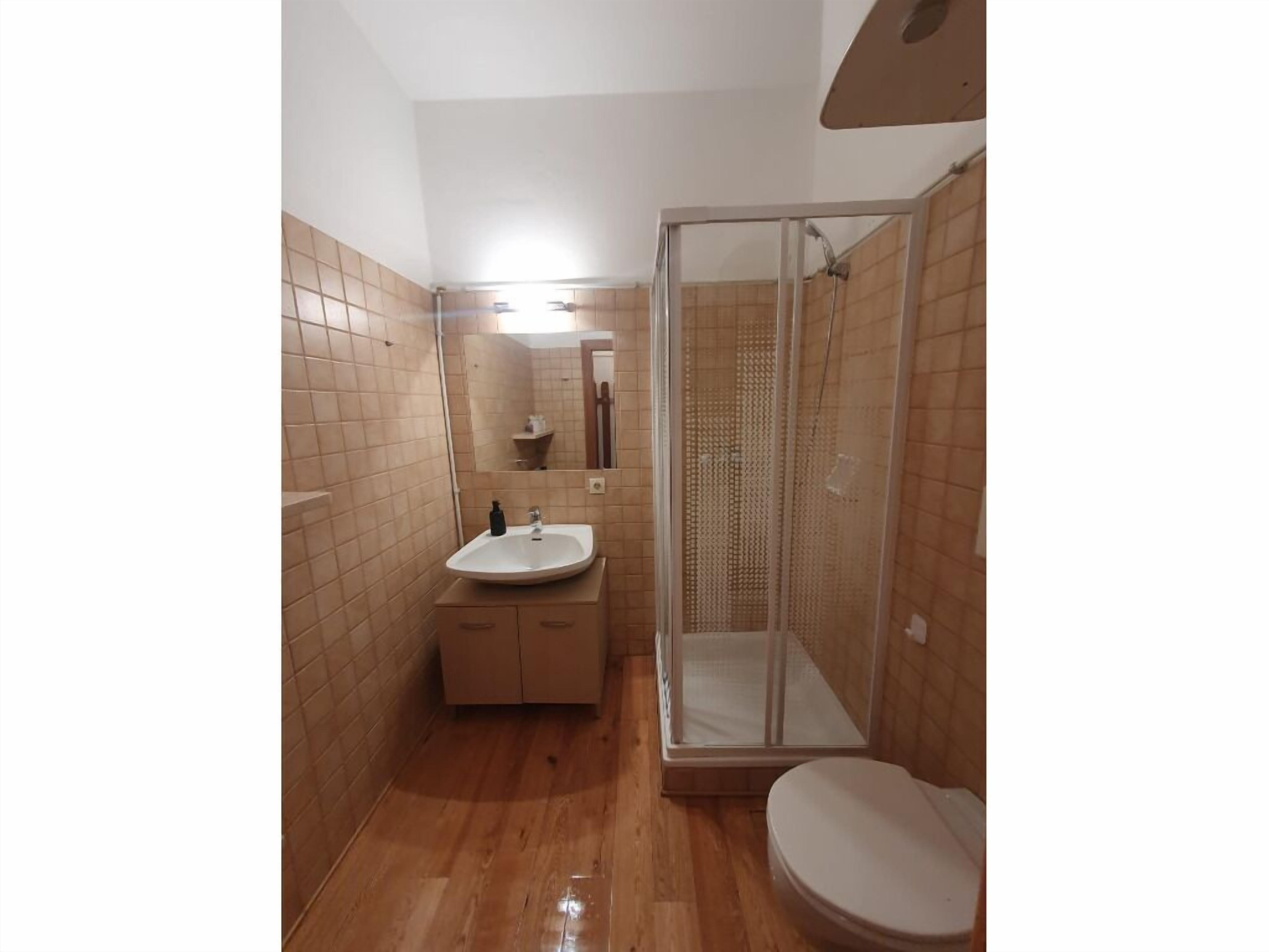 Shower, bidet, toilet paper