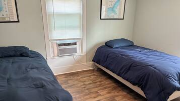 3 bedrooms, WiFi (free), bed sheets