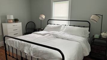 3 bedrooms, WiFi (free), bed sheets