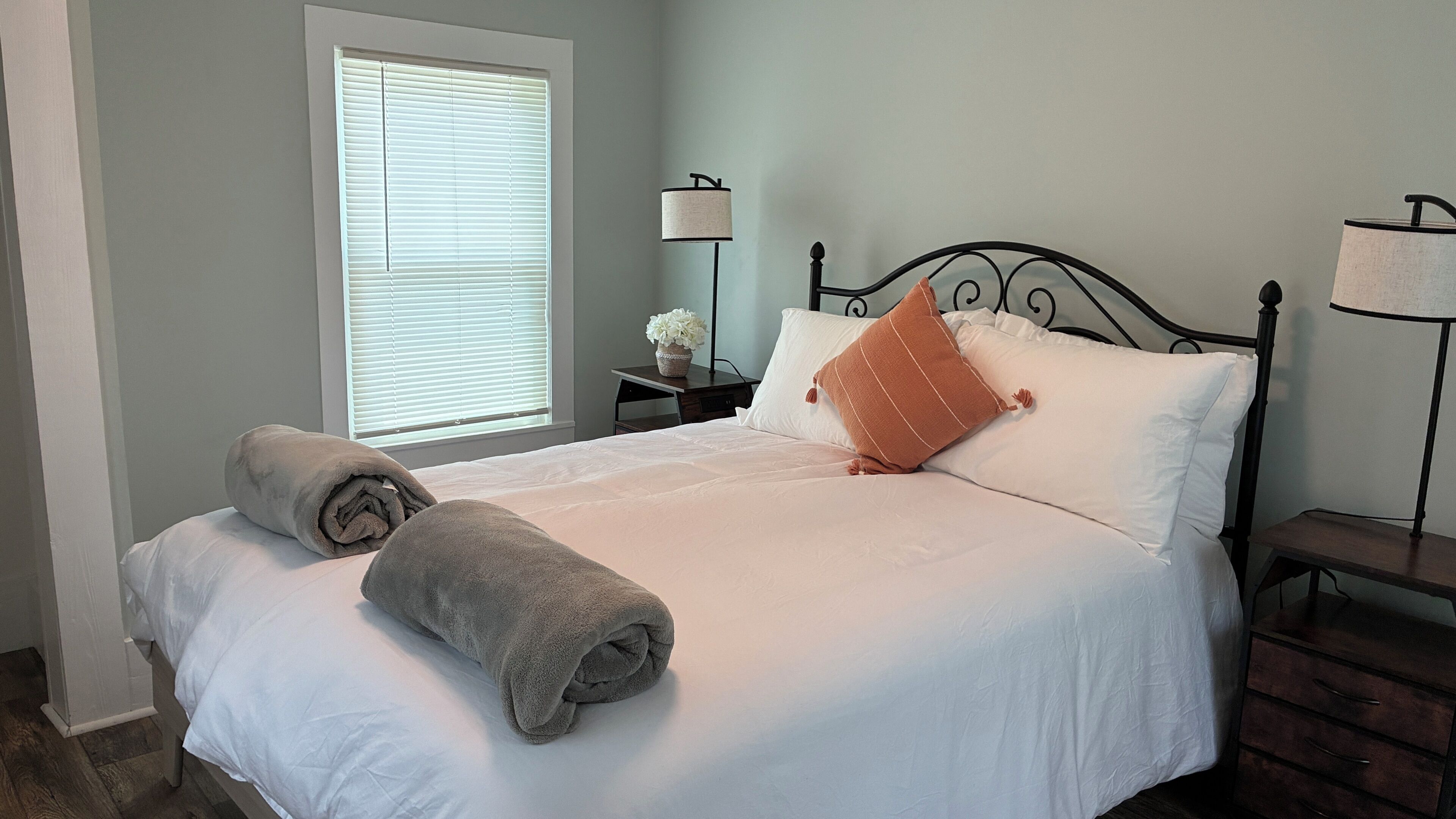 3 bedrooms, WiFi (free), bed sheets