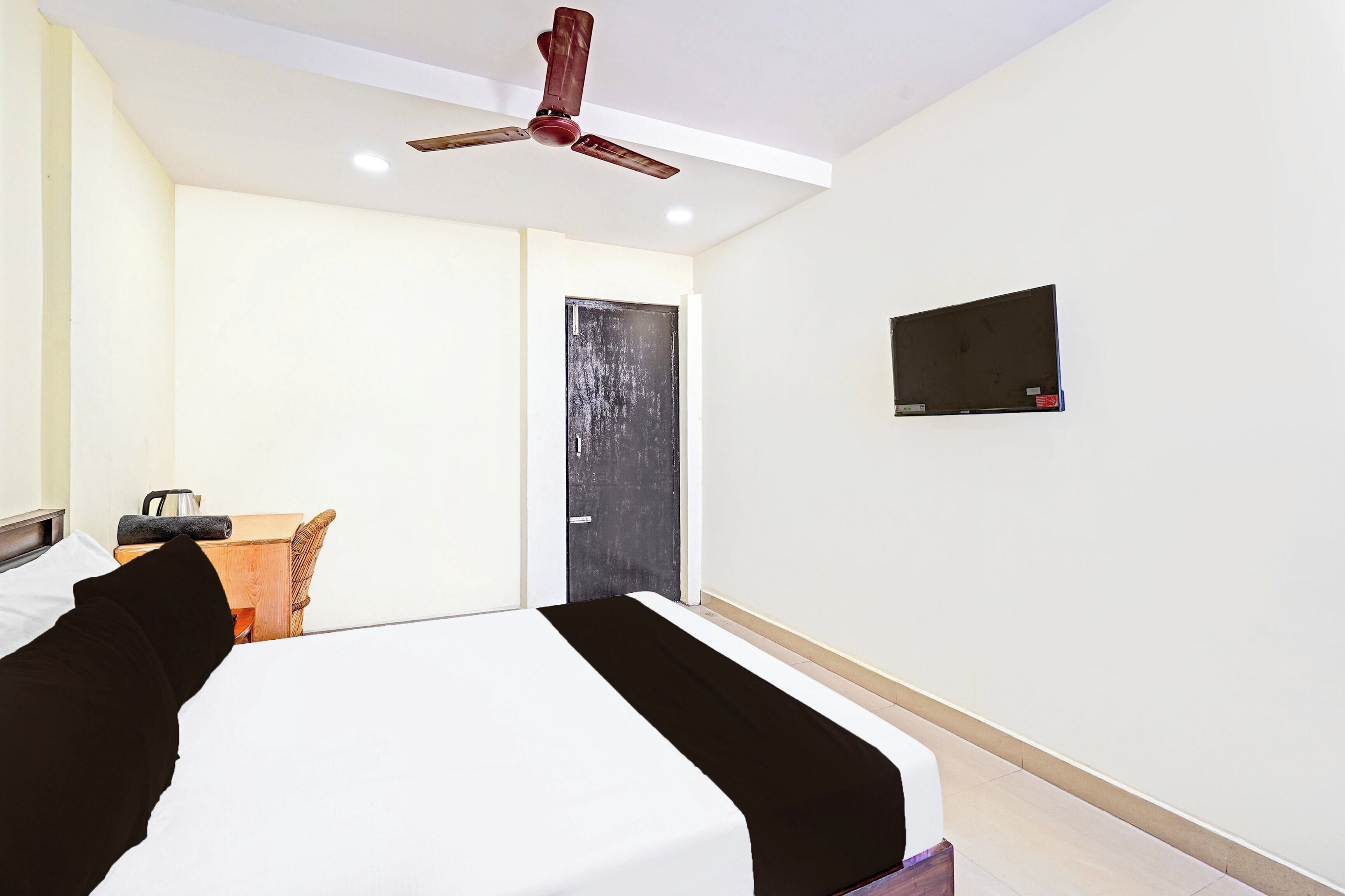 Classic Room | Desk, WiFi (free), bed sheets