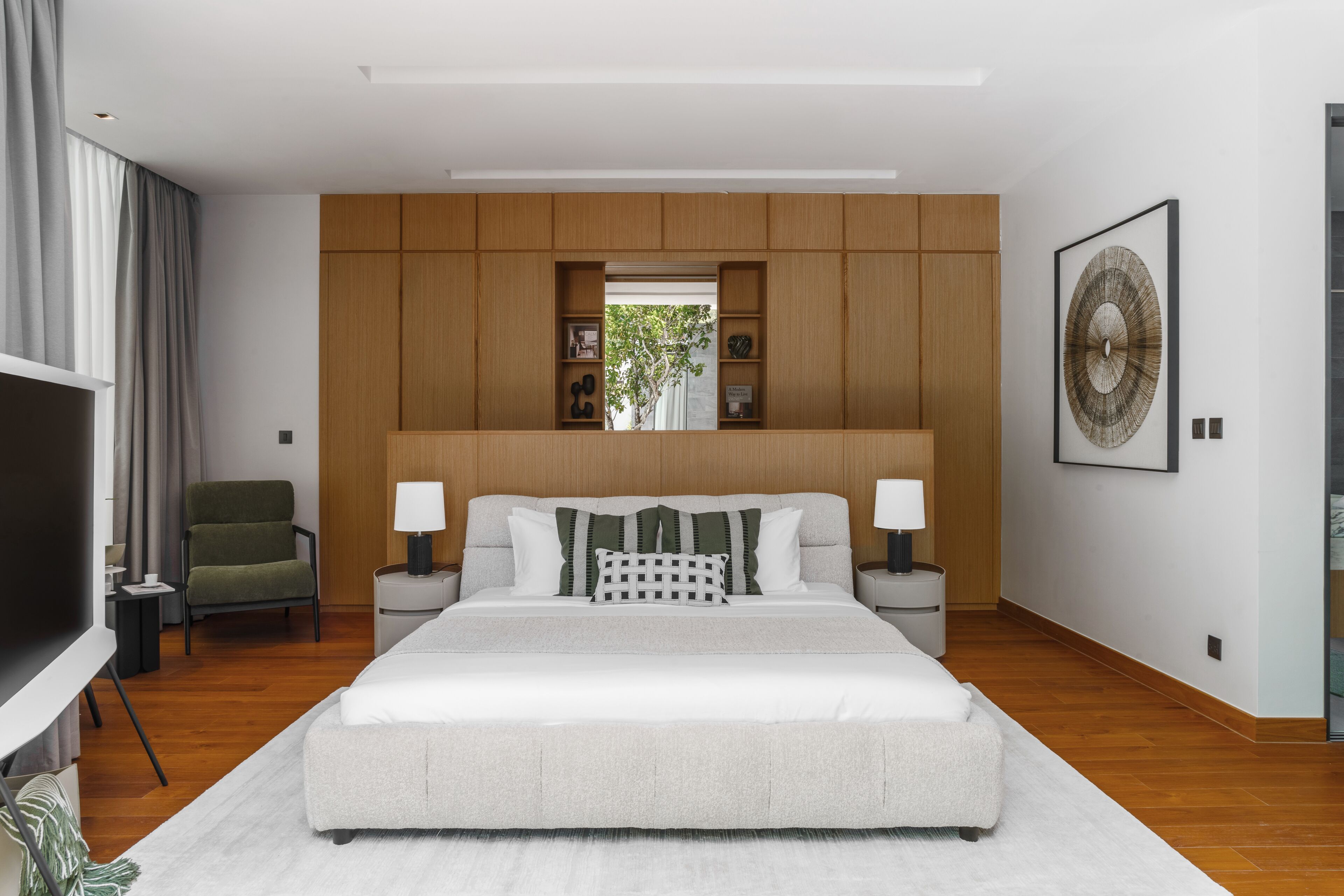 4 chambres, coffre-fort, bureau, fer et planche à repasser