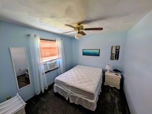 3 bedrooms, iron/ironing board, WiFi, bed sheets - 3 bedroom house on middle bass island just short ferry ride from Put in bay! (Middle Bass)