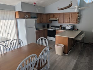 Private kitchen - 3 bedroom house on middle bass island just short ferry ride from Put in bay! (Middle Bass)