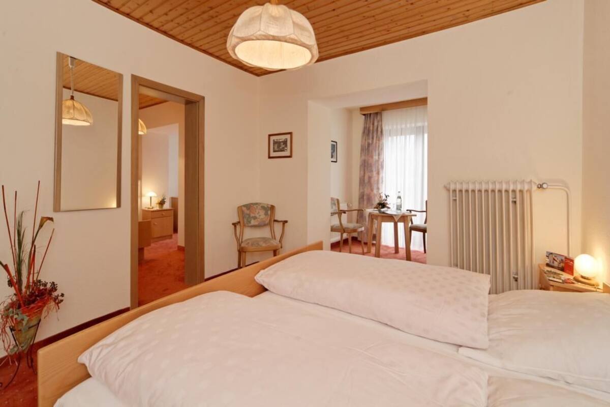 Traditional Double Room | In-room safe, desk, cribs (free), WiFi (free)