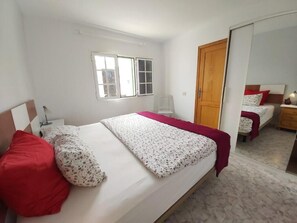 2 chambres, fer et planche à repasser, accès à Internet, literie fournie