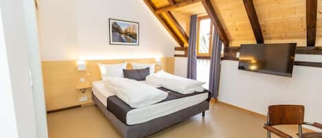 Double Room, Private Bathroom | Hypo-allergenic bedding available, blackout drapes, WiFi (free)