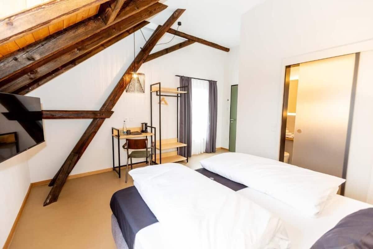 Doppelzimmer, eigenes Bad | Verdunkelungsvorhänge, kostenloses WLAN