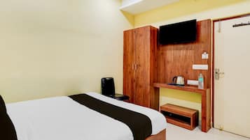 Classic Room | Desk, WiFi (free), bed sheets