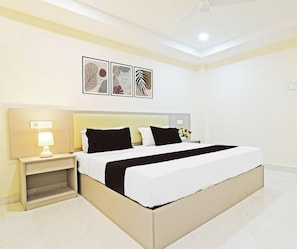 Desk, WiFi (free) - Super Collection O Sanath Nagar (Hyderabad)