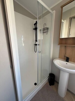 Bathroom - Coastal escape (Pagham)