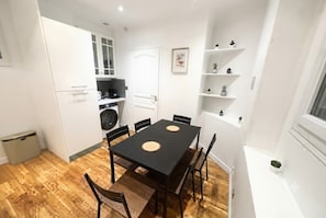 Deluxe Penthouse | Dining - celine 32 (Paris)