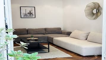 Deluxe Penthouse | Living area