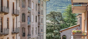 Aluméa – Charming and Relaxing Retreat in Central Aosta with Mountain Views