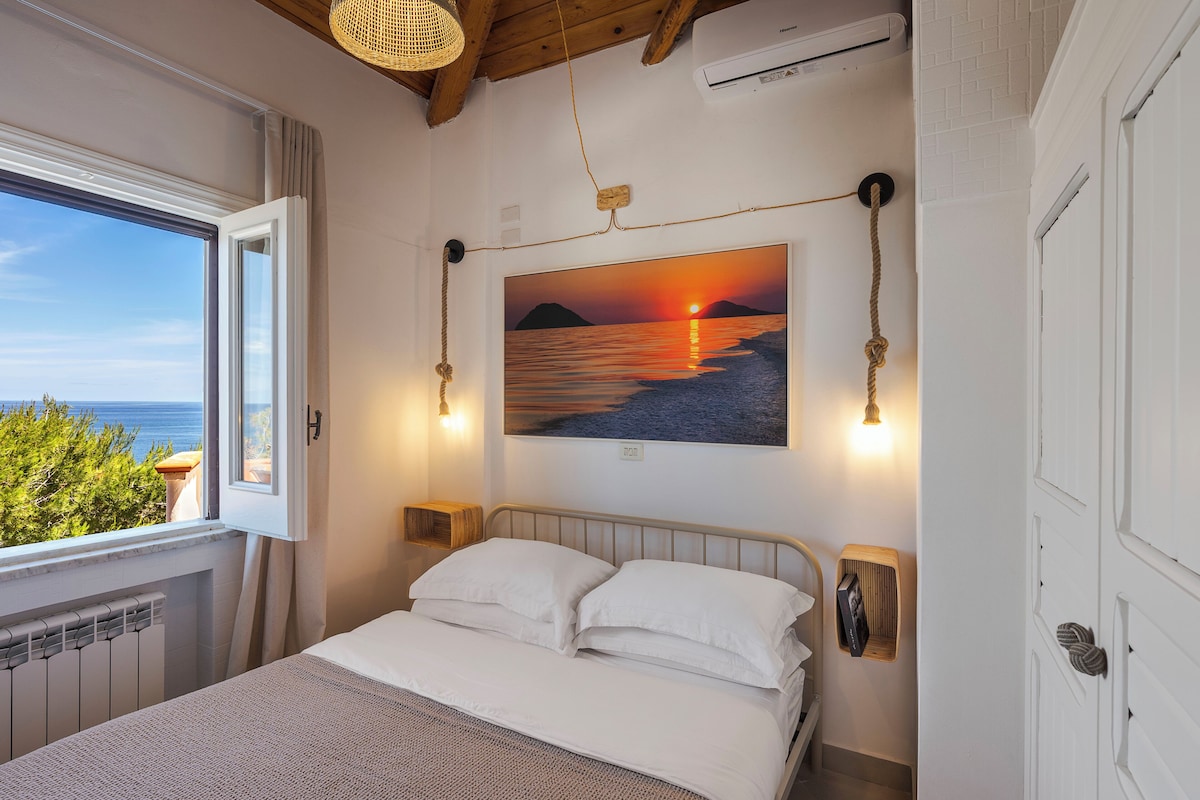 Suite Deluxe, vue sur la mer | Coffre-fort, rideaux d’obscurcissement, fer et planche à repasser
