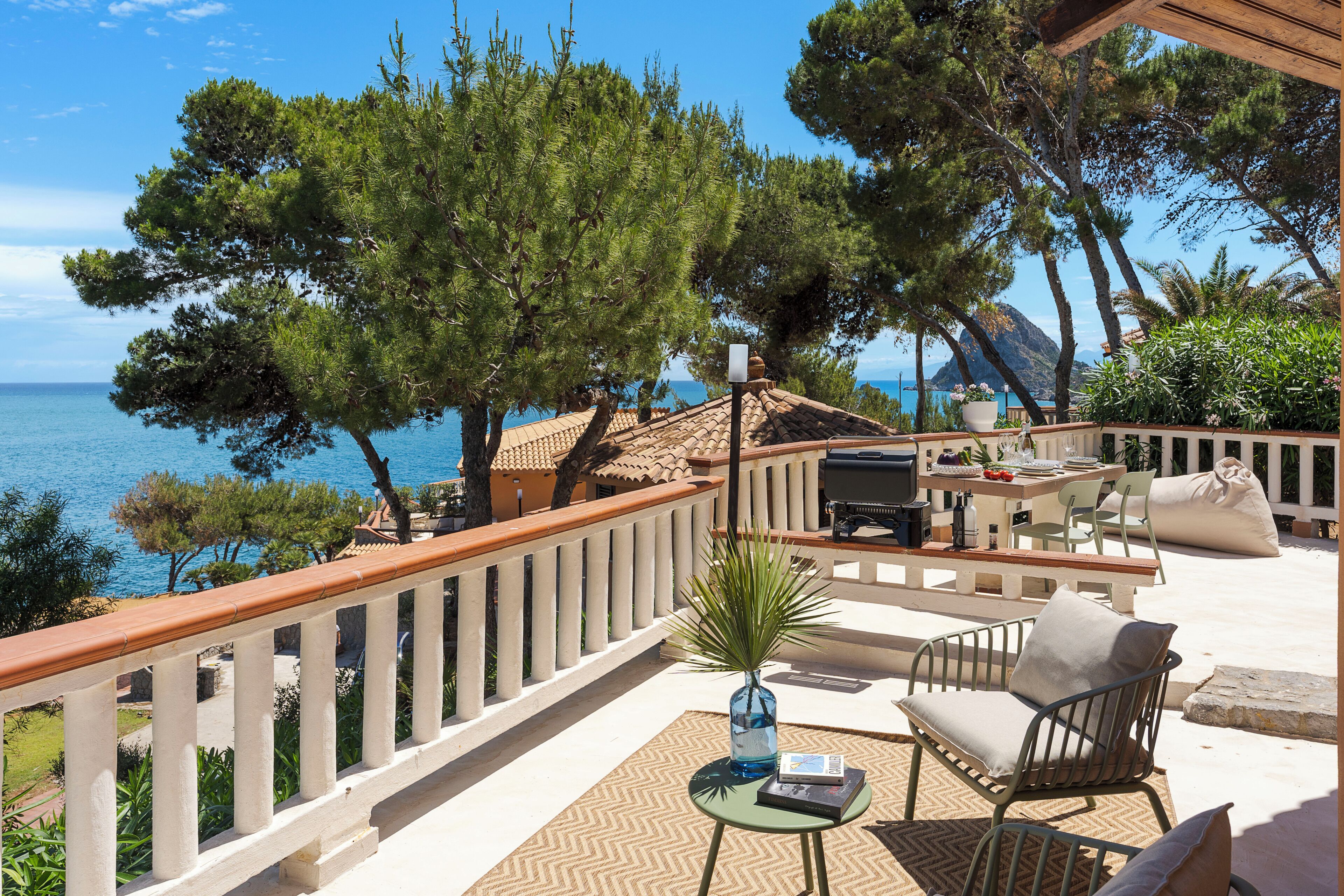 Standard Bungalow, Sea View | Outdoor dining
