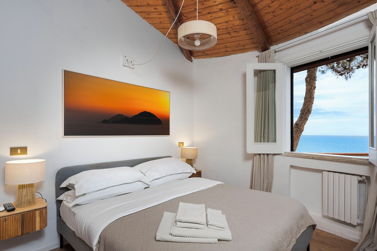 Deluxe Bungalow, 1 Bedroom, Kitchenette, Sea View | Pillowtop beds, minibar, in-room safe, blackout drapes