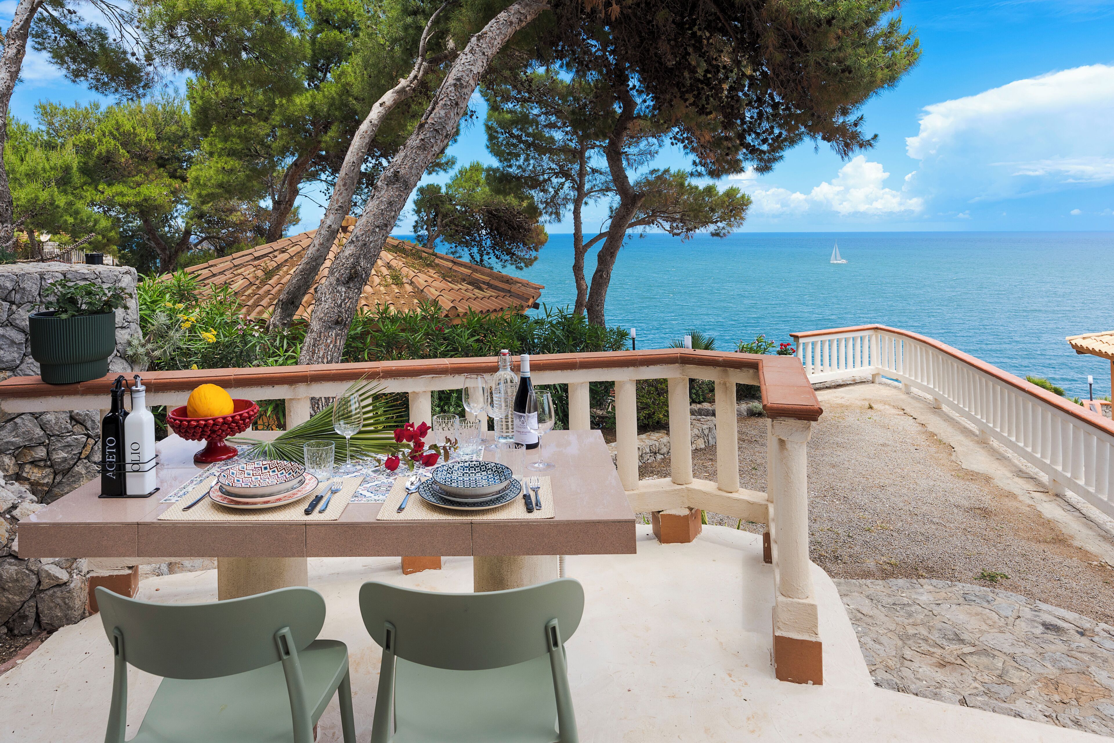 Bungalow, Sea View | Outdoor dining