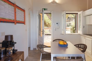 Deluxe Suite, 2 Bedrooms, Sea View | Dining