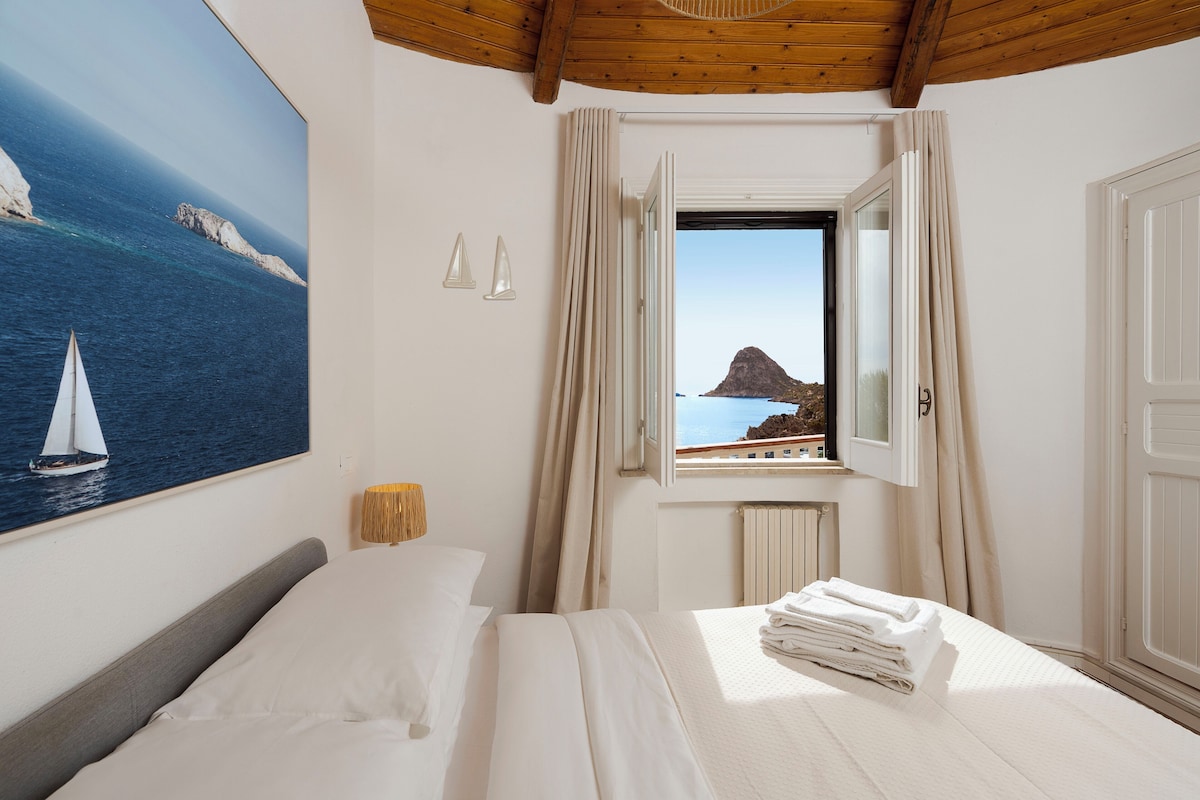 Bungalow, vue sur la mer | Coffre-fort, rideaux d’obscurcissement, fer et planche à repasser