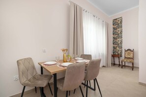 Dining - Charming Studio for 4 | Cosiness and Comfort (Bielsko-Biała)