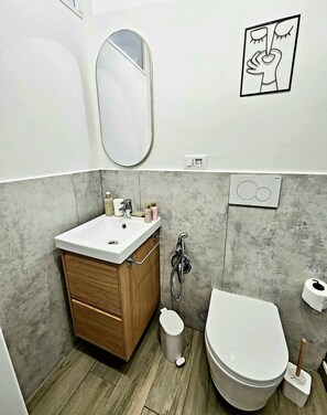 Shower, hair dryer, towels, soap - Teo's House: Just a Stone's Throw from the Metro (Roma)