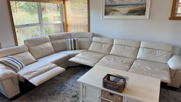 A sectional sofa with storage drawers and a coffee table with baskets.