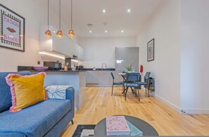 Unclassified image, 4 of 42, button - Stylish 2BR Apartment Jewellery Quarter 2 Ensuites Fast Wifi 8 Min to New St Station (Birmingham)