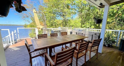 Lakefront Escape with hot tub and outdoor kitchen