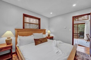 Room - Wagner Wilderness Escape, Pocono Chalet, Hot Tub (Pocono Lake)