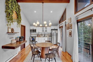 Dining - Wagner Wilderness Escape, Pocono Chalet, Hot Tub (Pocono Lake)