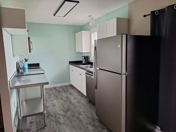 Coffee/tea maker, fridge, microwave, oven