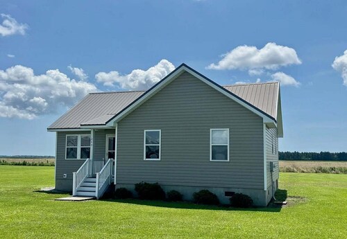 Beautifully Updated 3 Bedroom 2 Bath Engelhard Retreat