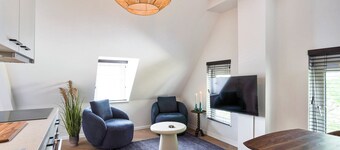 Profitez d'un appartement élégant de 50 m² pour deux au cœur de Velden. Doté d'un lit queen confortable, d'une cuisine privée, d'une Smart TV, de la climatisation, d'un WiFi rapide et d'un balcon partagé, c'est une base idéale pour des séjours tant d