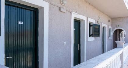 Bed and Breakfast 'The Kavos Sandy Inn-Double Room' with Shared Pool, Wi-Fi and Air Conditioning