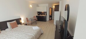 Room - Studio in a complex with a pool (Burgas)