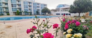 Pool - Studio in a complex with a pool (Burgas)