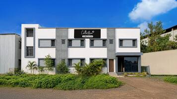A modern building with a sign that reads 'Collection OYO-Serviced.'