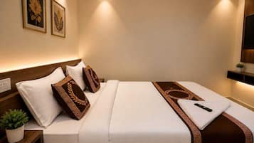 Deluxe Double Room | Desk, laptop workspace, WiFi (free)