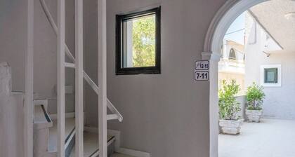 Bed and Breakfast 'The Kavos Sandy Inn-Double Room' with Shared Pool, Wi-Fi and Air Conditioning