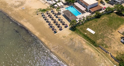 Bed and Breakfast 'The Kavos Sandy Inn-Double Room' with Shared Pool, Wi-Fi and Air Conditioning