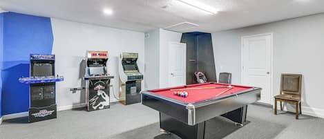 House (6 Bedrooms) | Interior