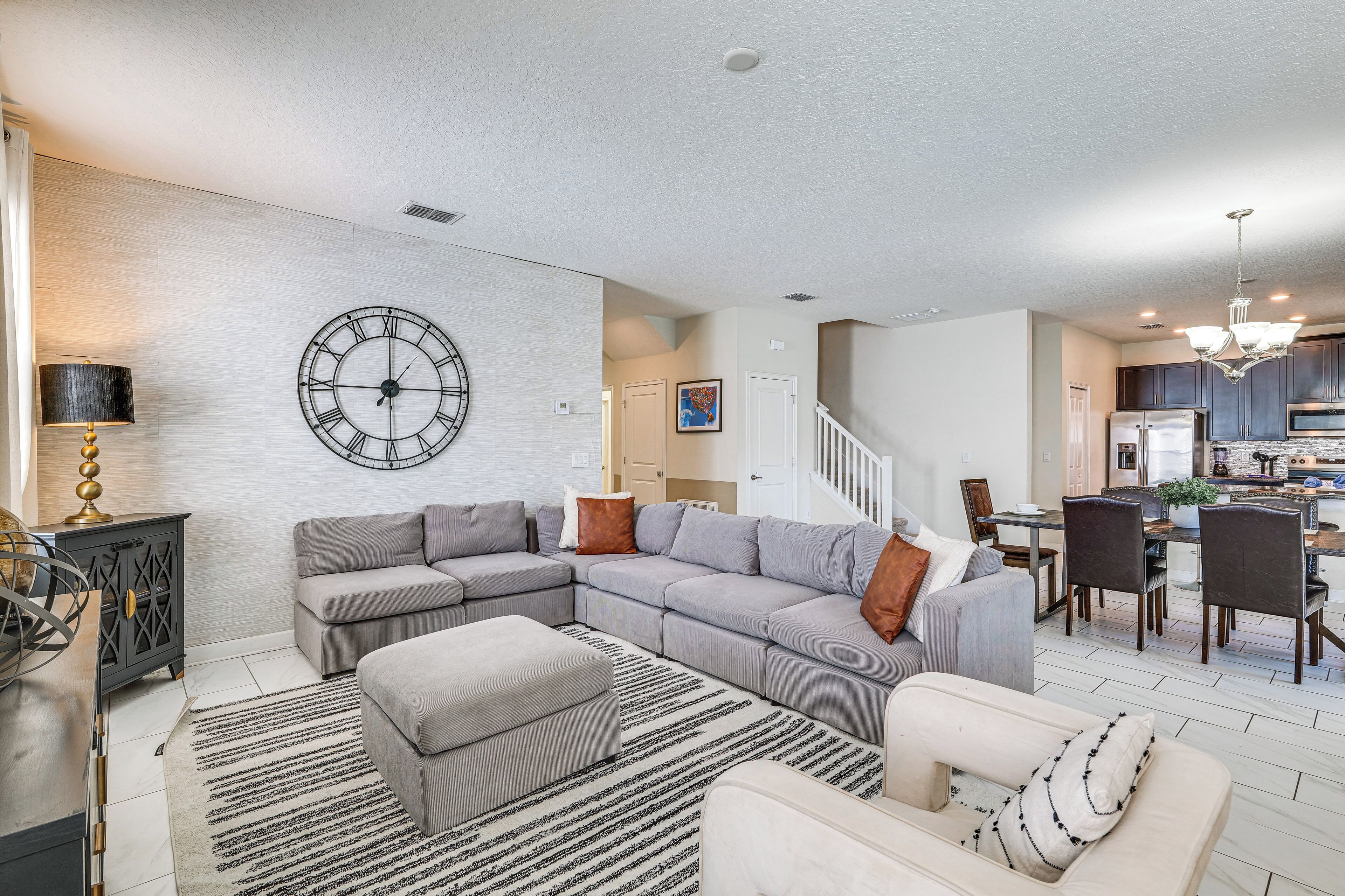 House (6 Bedrooms) | Interior