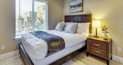 Pool Access & Balcony! Colorado Springs Getaway