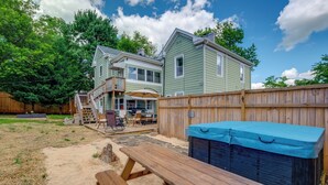 A backyard with a wooden deck, picnic table, and covered hot tub. - 2 Lynchburg Units: Mansfield Manor & King's Suite! (Lynchburg)