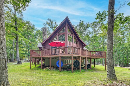 River Access! Wooded Cabin in Great Cacapon