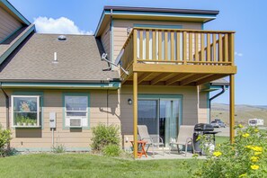 Apartment (2 Bedrooms) | Interior - Yellowstone Basecamp! Emigrant Home w/ Mtn Views (Emigrant)