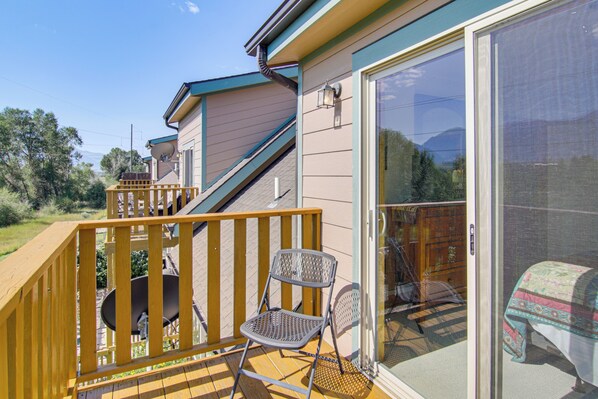 Apartment (2 Bedrooms) | Interior - Yellowstone Basecamp! Emigrant Home w/ Mtn Views (Emigrant)